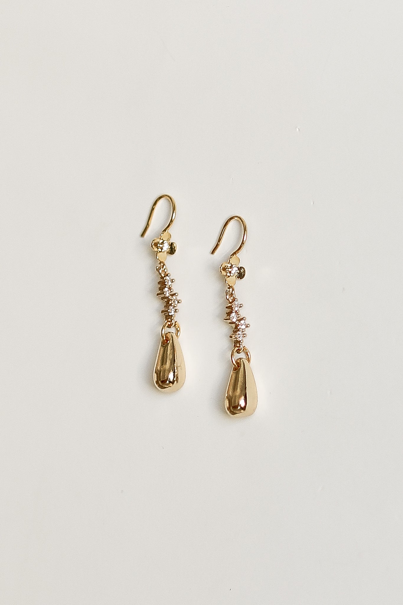 Vergoldete Pavé-Ohrringe mit Blumenmuster