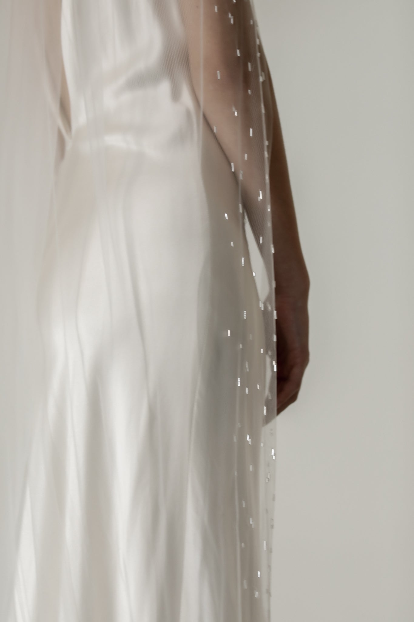 Nova Metallic Edge Veil