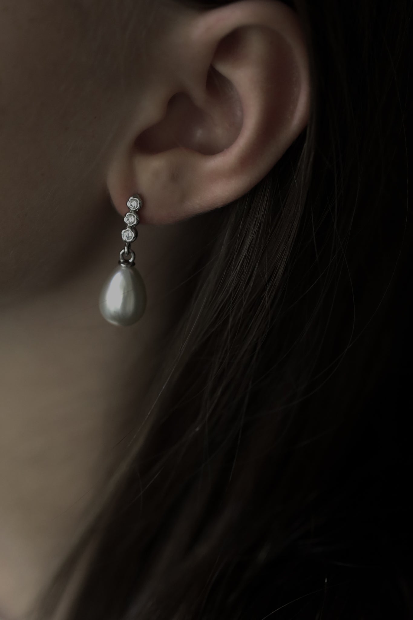 Bezel Line Pearl Drop Earrings