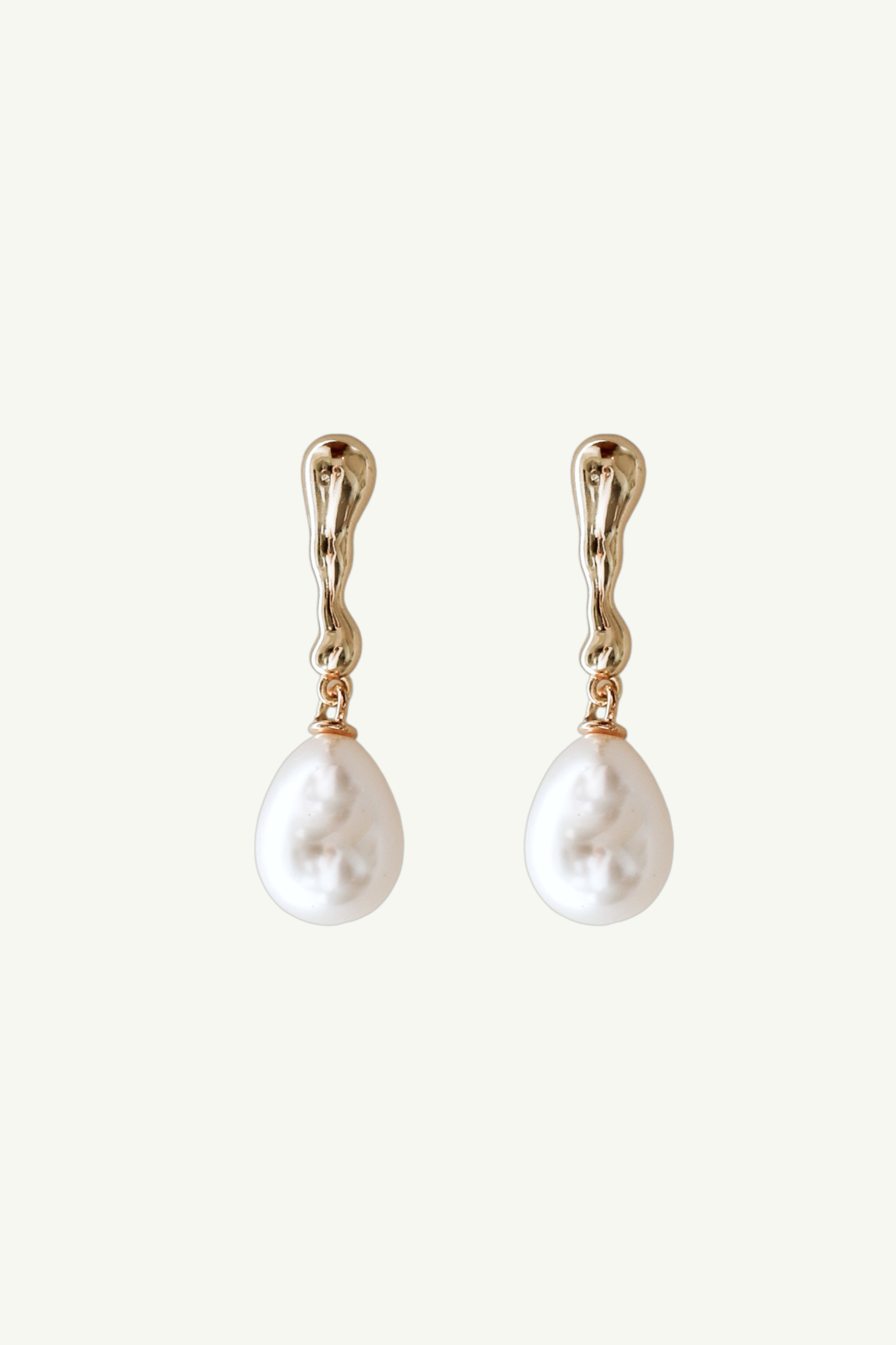 Sculptural Line Pearl Drop