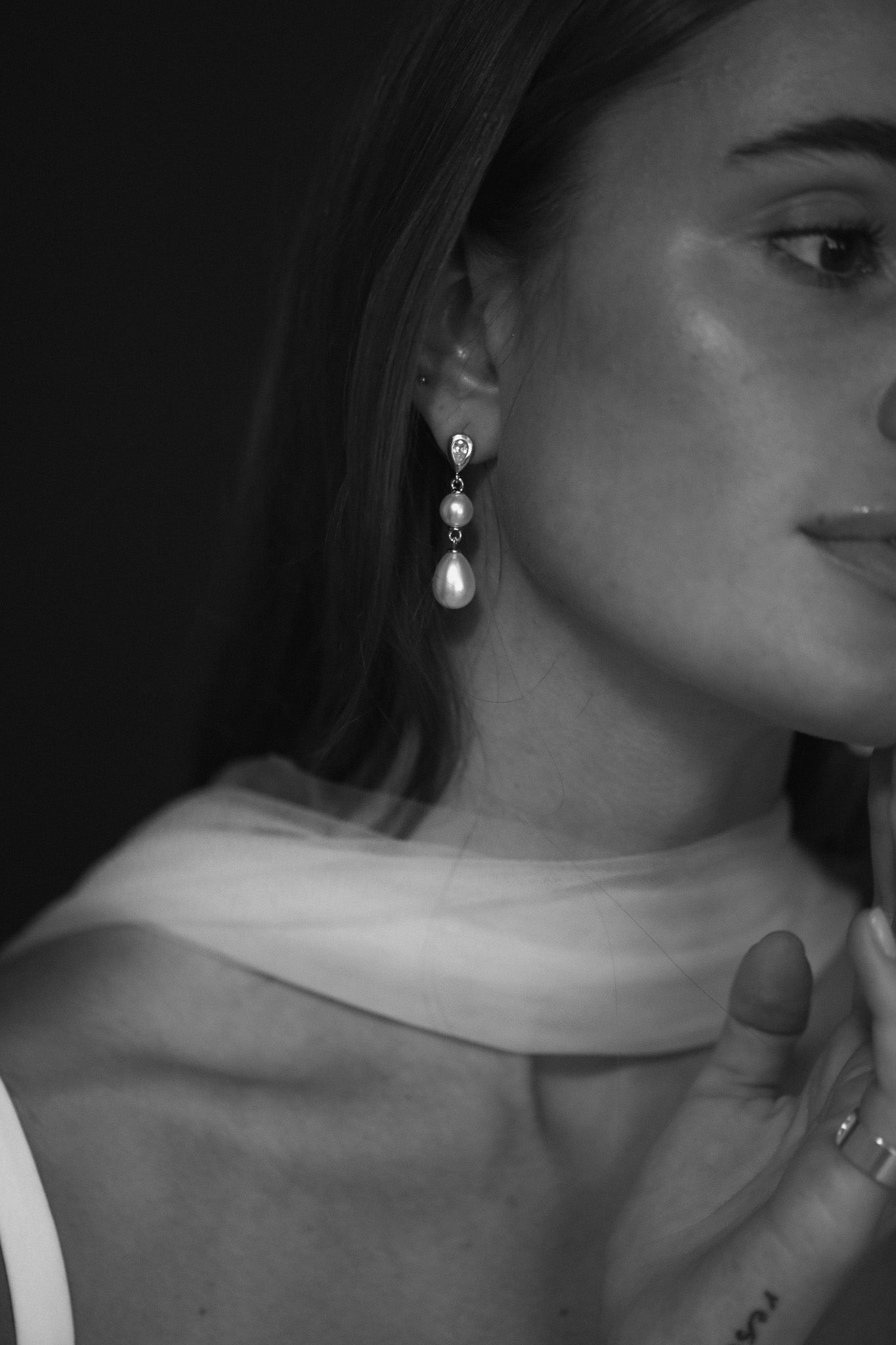Bezel Pearl Triple Drop