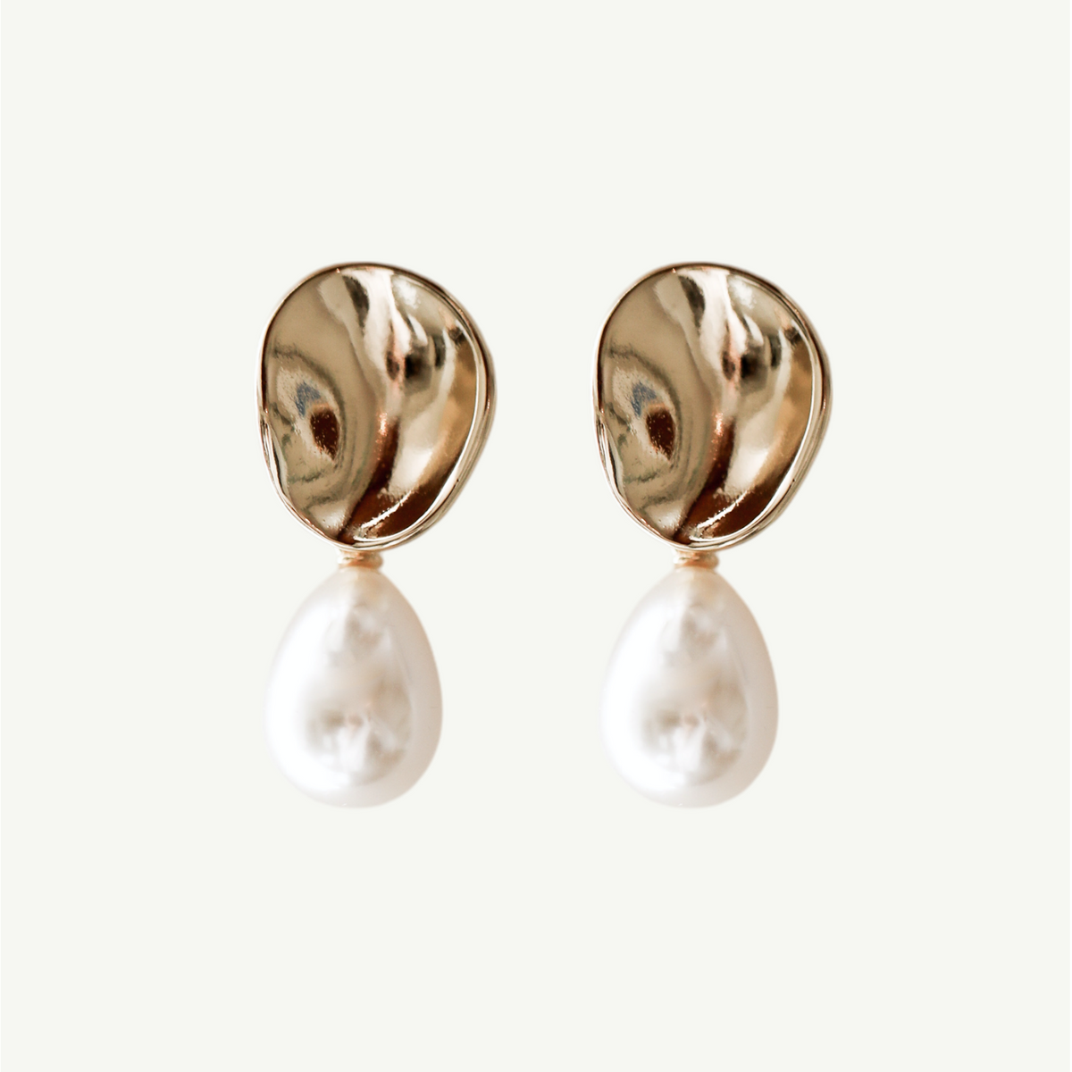 sculptural-gold-pearl-drop-