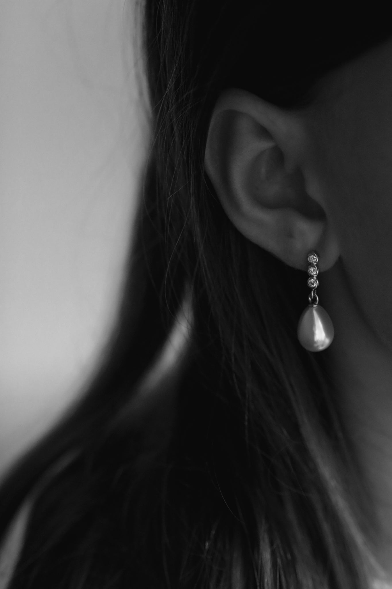 Bezel Line Pearl Drop Earrings